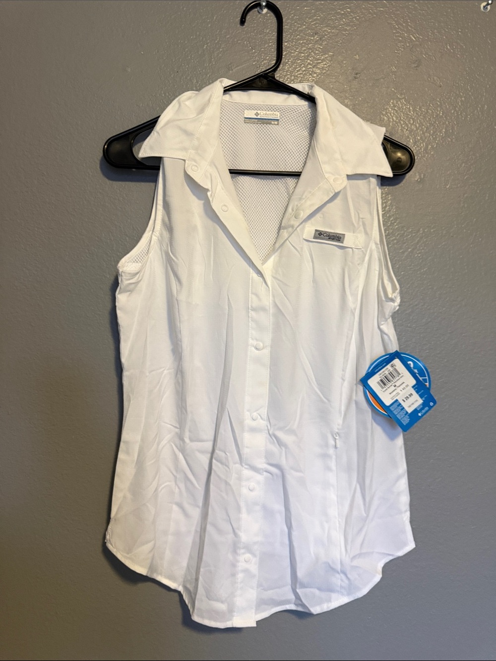 Columbia Women’s White Sleeveless Button-Down Shirt